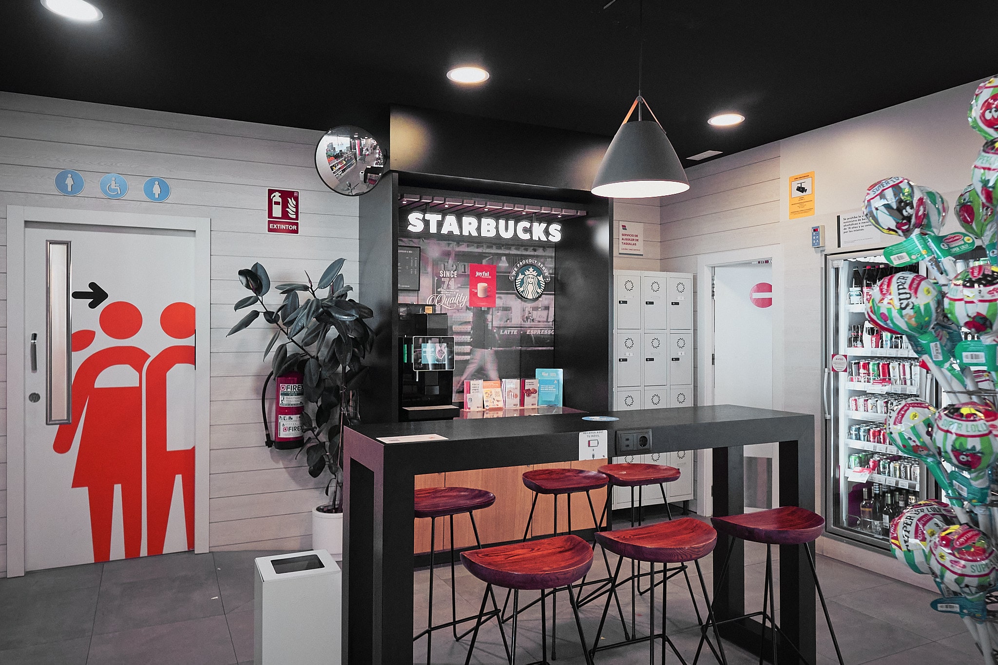 26 04 06 ZoiloELCisne1 2442 tienda bano servicios cafe