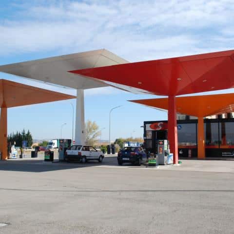 Horario estaciones de servicio en días laborables y festivos de Cepsa y Repsol en Zaragoza