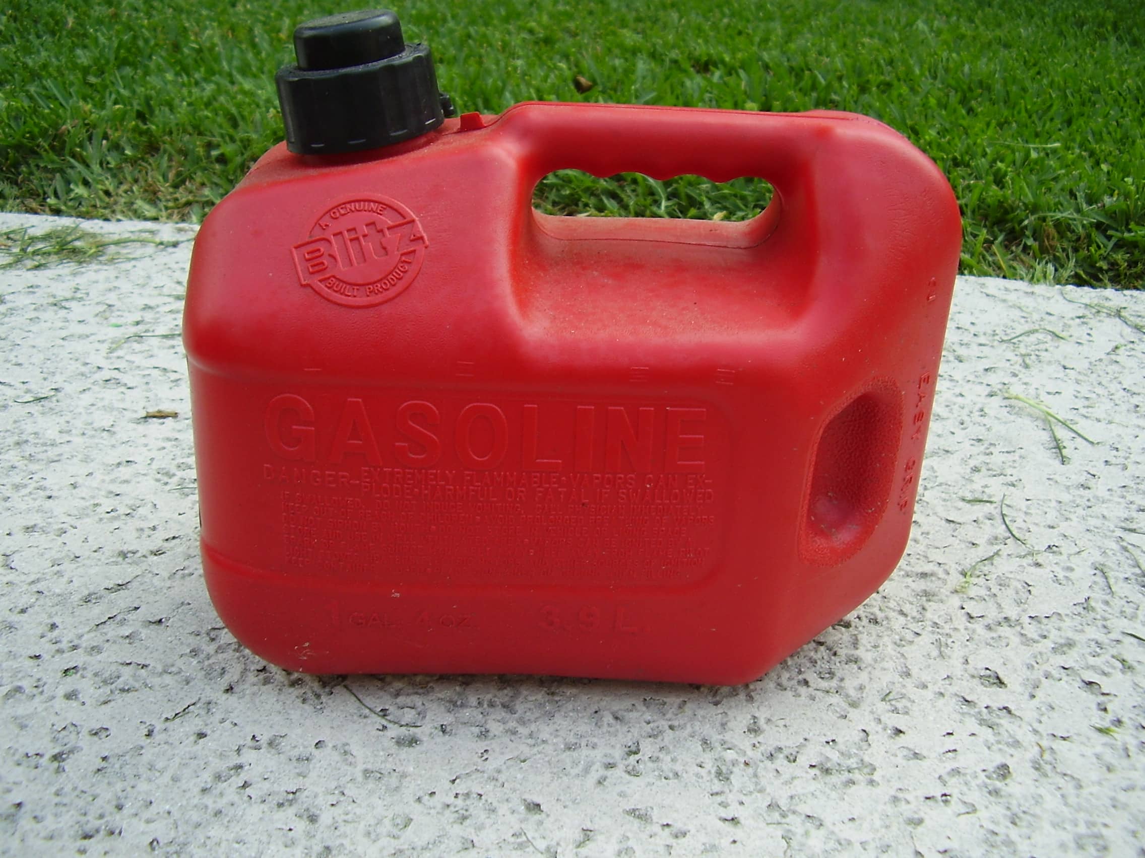 Envases homologados para combustible: cuáles son y donde adquirirlos