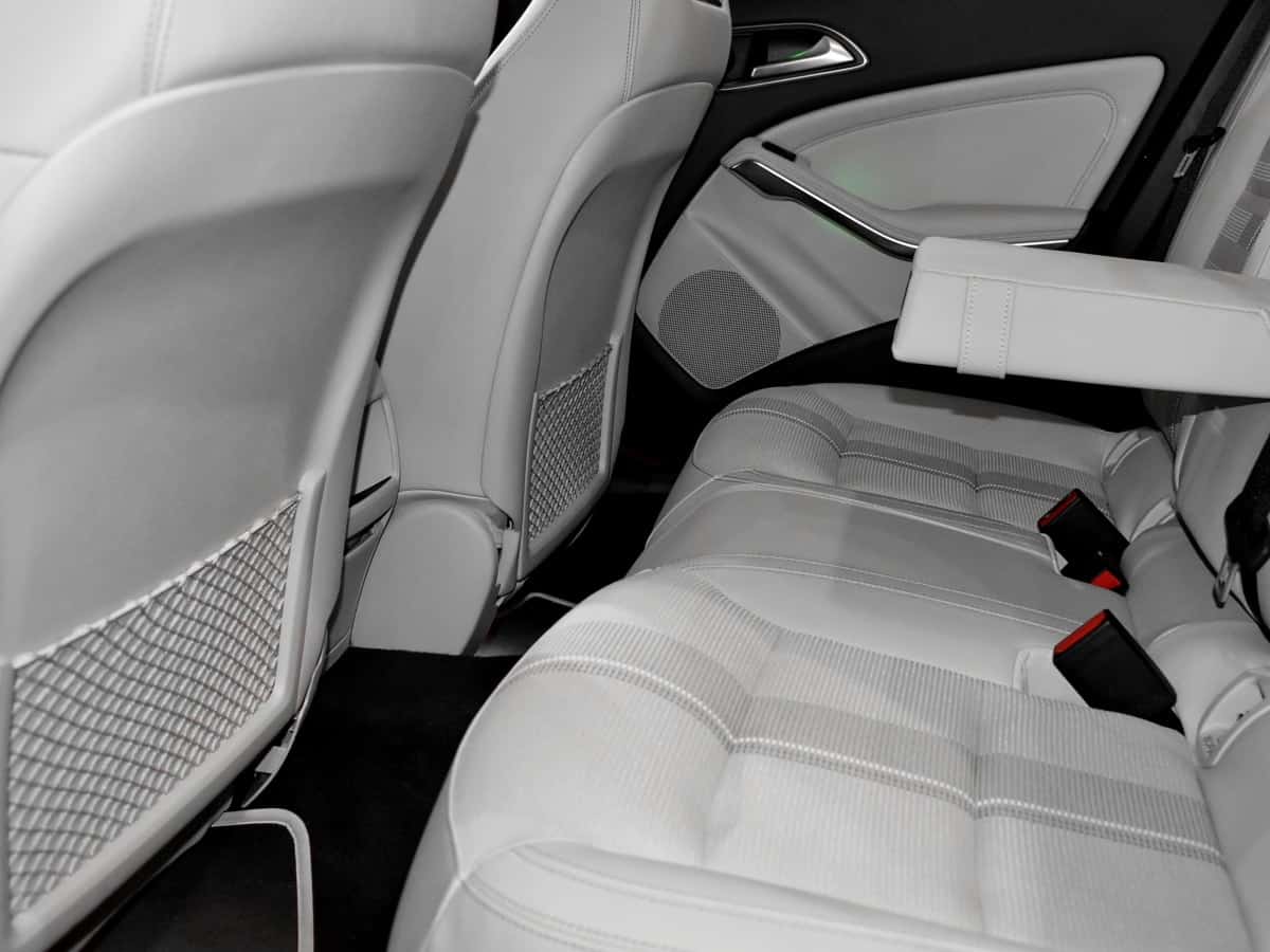 Trucos para aspirar el coche de manera eficaz en un abrir y cerrar de ojos