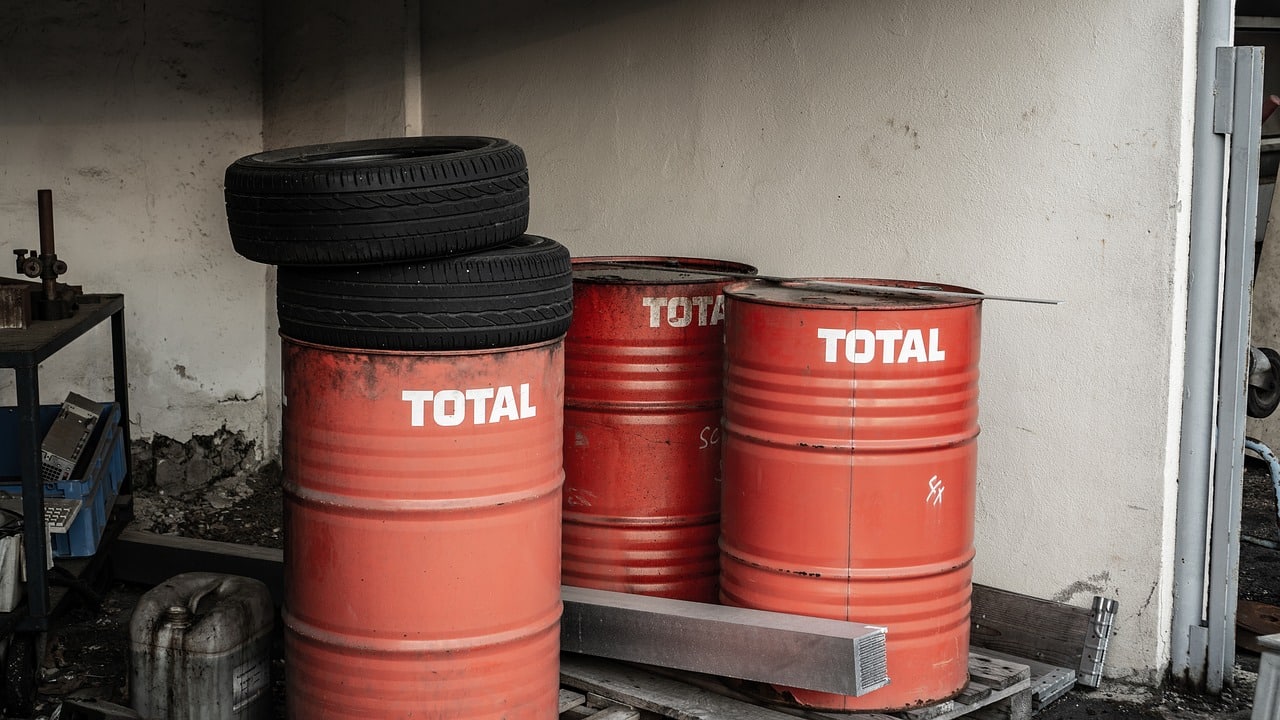 ¿Cuántos litros de gasolina salen de un barril de petróleo?