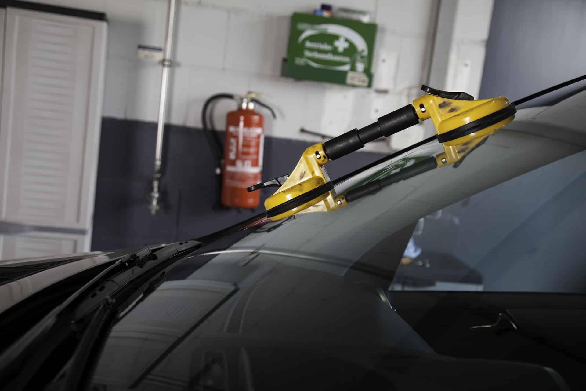 Cuándo y por qué cambiar las lunas de tu coche