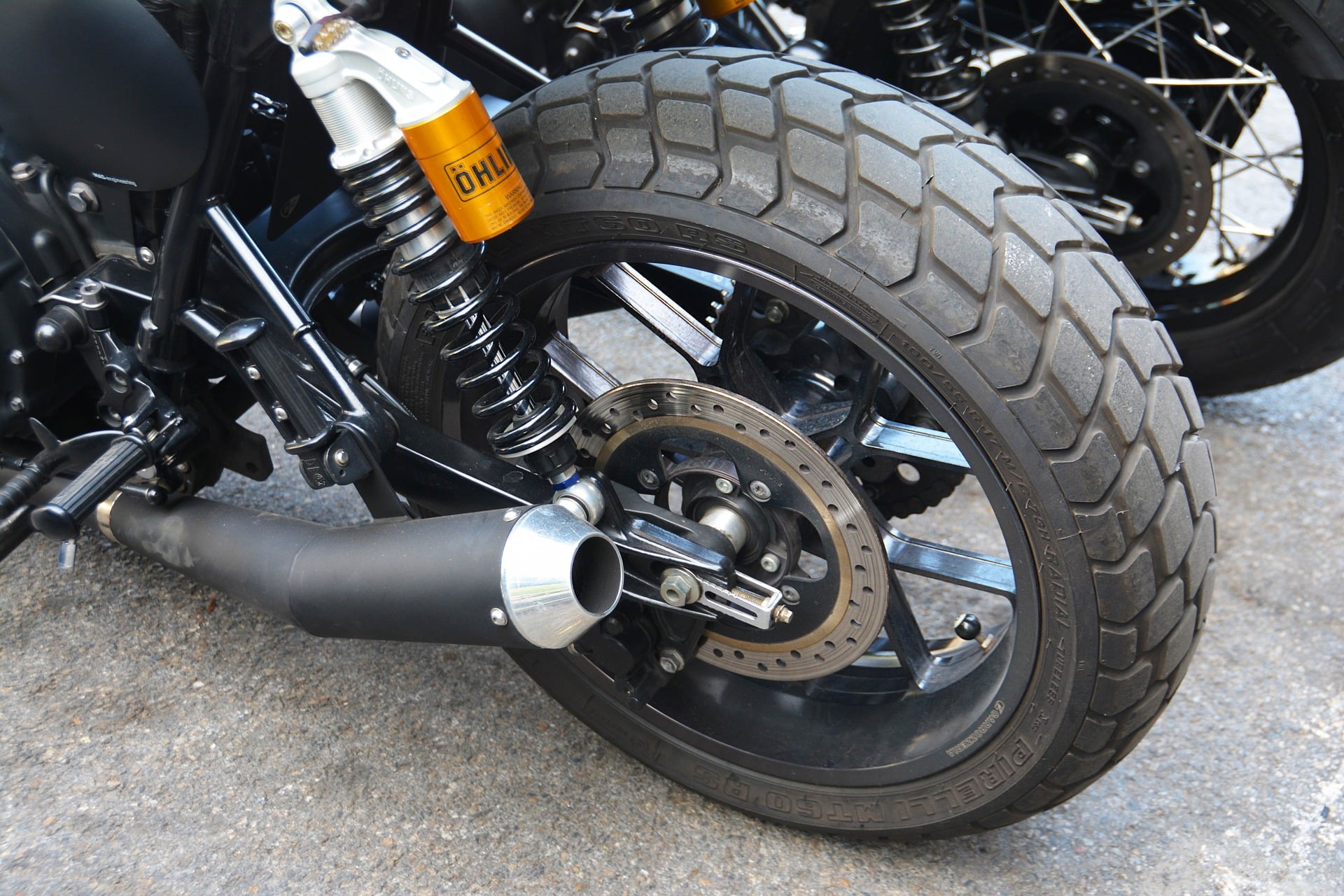 ¿Cuándo tienes que cambiar los neumáticos de una moto?