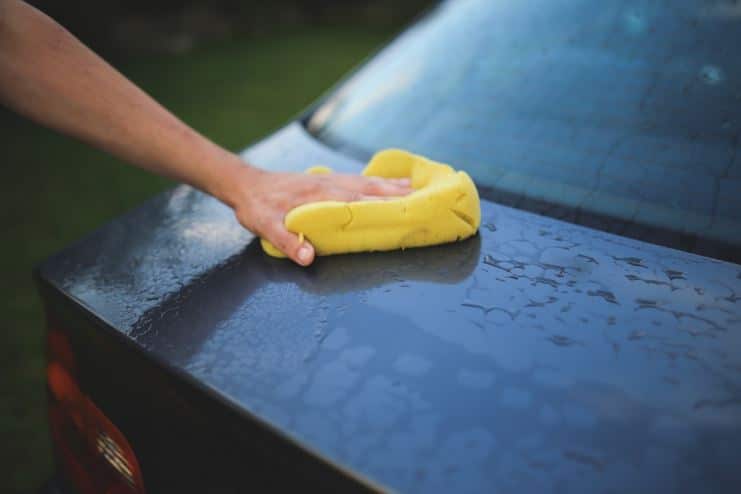 ¿Es buena la cera para el coche? Acabado brillante cada vez que limpias el coche