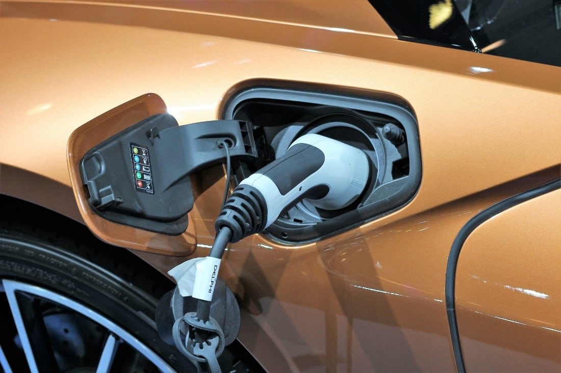 Hibrido vs eléctrico: diferencias y cuál es mejor utilizar