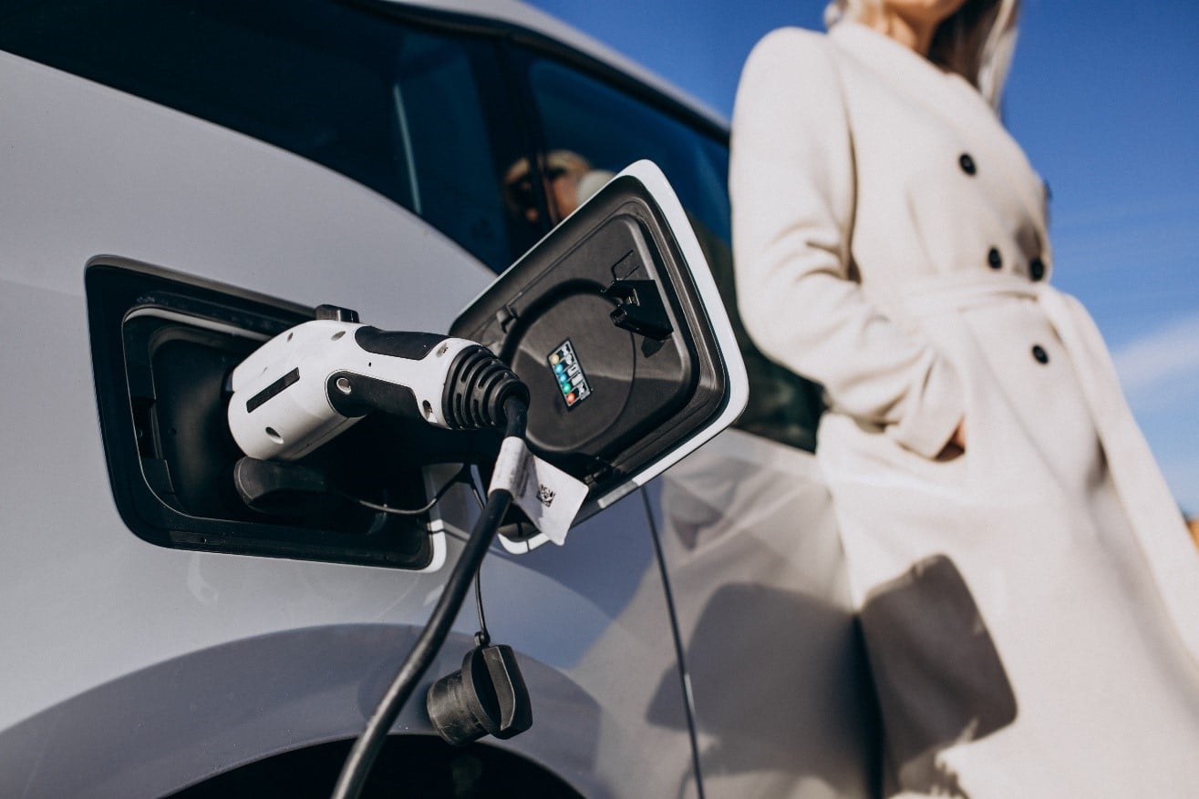 ¿Cuánto tarda en cargar un coche eléctrico?