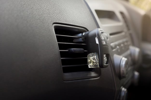 5 consejos para eliminar los malos olores del coche