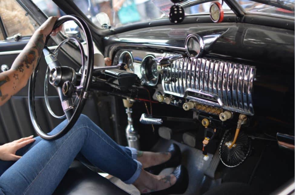 ¿Qué es el freno de servicio en un coche?