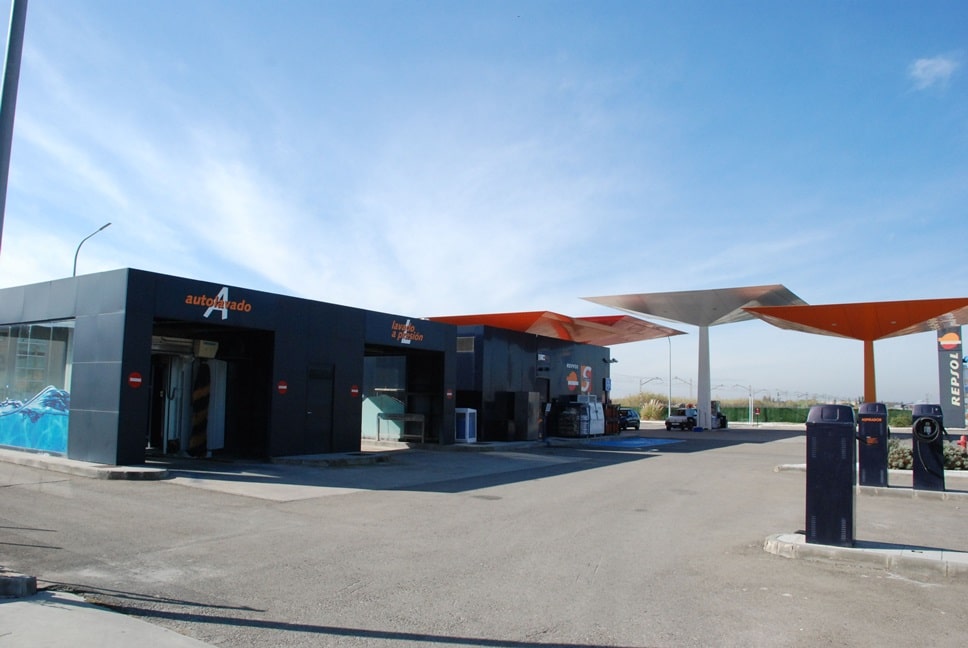 Gasolineras con lavado en Zaragoza. Dónde limpiar el coche cuando paras a repostar