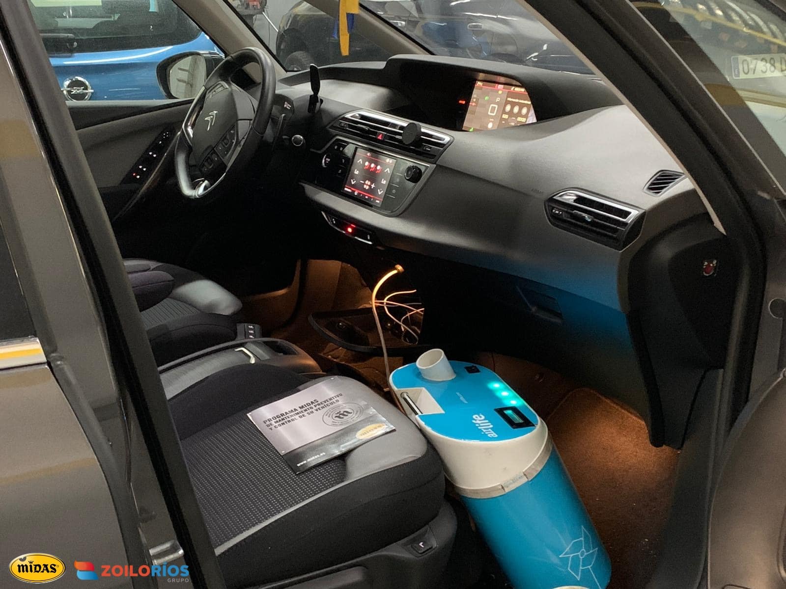 Limpieza con ozono del coche para una desinfección completa