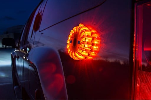 ¿Cuál es la luz de emergencia del coche? Normativa de la luz V16 de la DGT