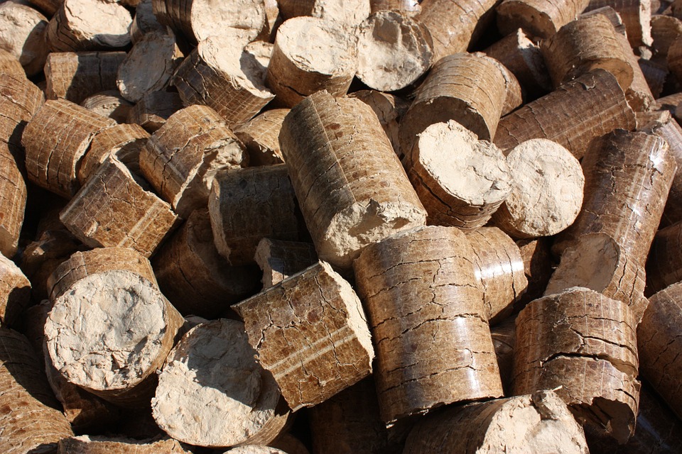 Pellets para chimenea. ¿Son compatibles los pellets en chimeneas convencionales?