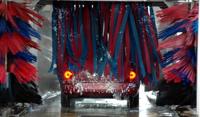Lavado de coches sin rayar. ¿Es cierto que el túnel de lavado raya el coche?
