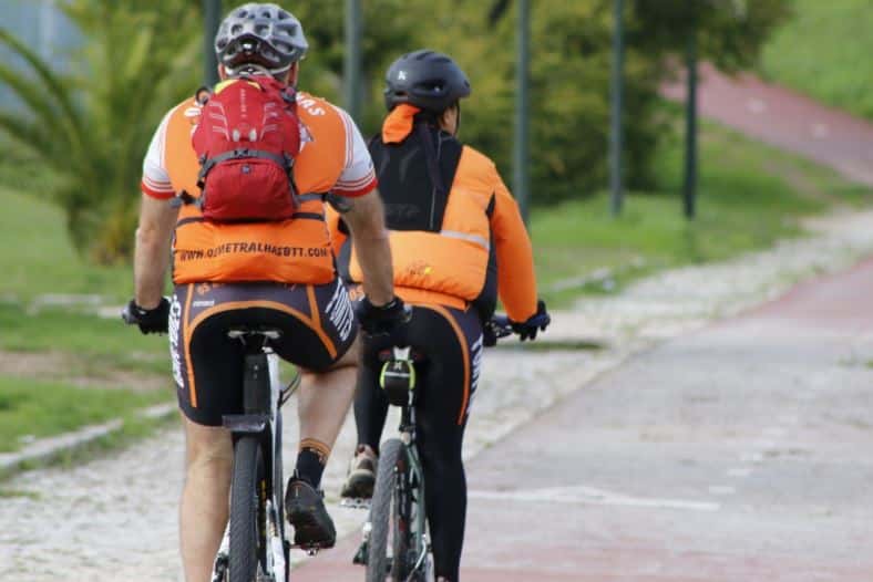 Cómo señalizar en bicicleta las maniobras