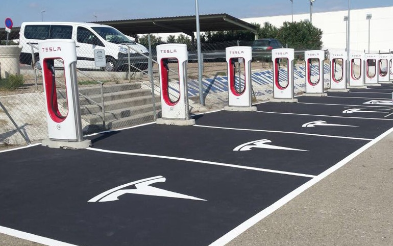 YA ESTÁ EN FUNCIONAMIENTO EL SUPERCARGADOR TESLA UBICADO EN LA E.S. EL CISNE