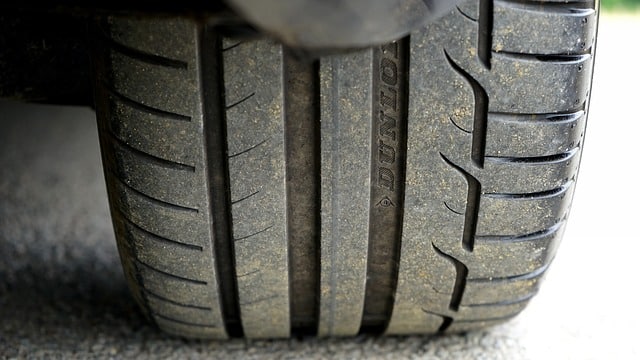 ¿Qué presión llevan los neumáticos de tu coche? Aprende a medir la presión de los neumáticos
