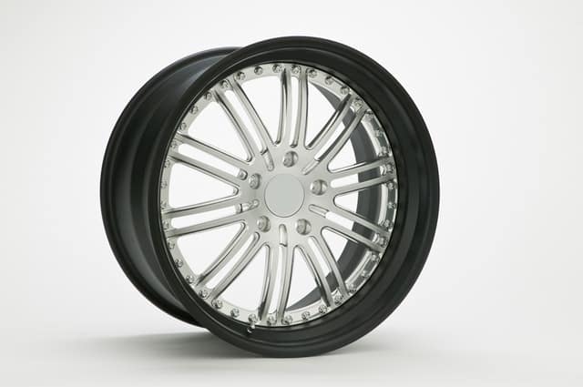 Limpiar las llantas de coche: trucos y productos para la limpieza de llantas de aluminio