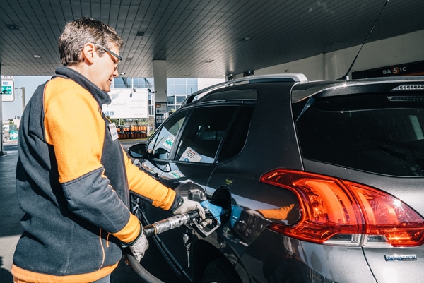¿Cuánto gasta un coche diésel a los 100km? ¿Y uno de gasolina?